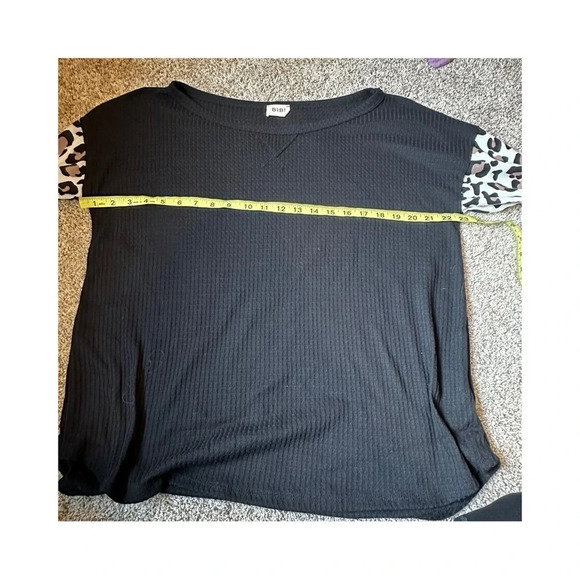 Women’s Medium Black Waffle and Animal Print Material Blouse​ - Picture 7 of 7
